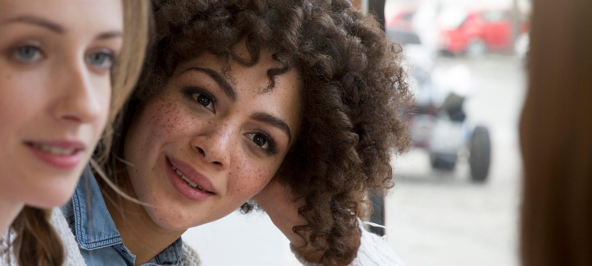 Kényeztesse arcát újjáélesztő masszázsal